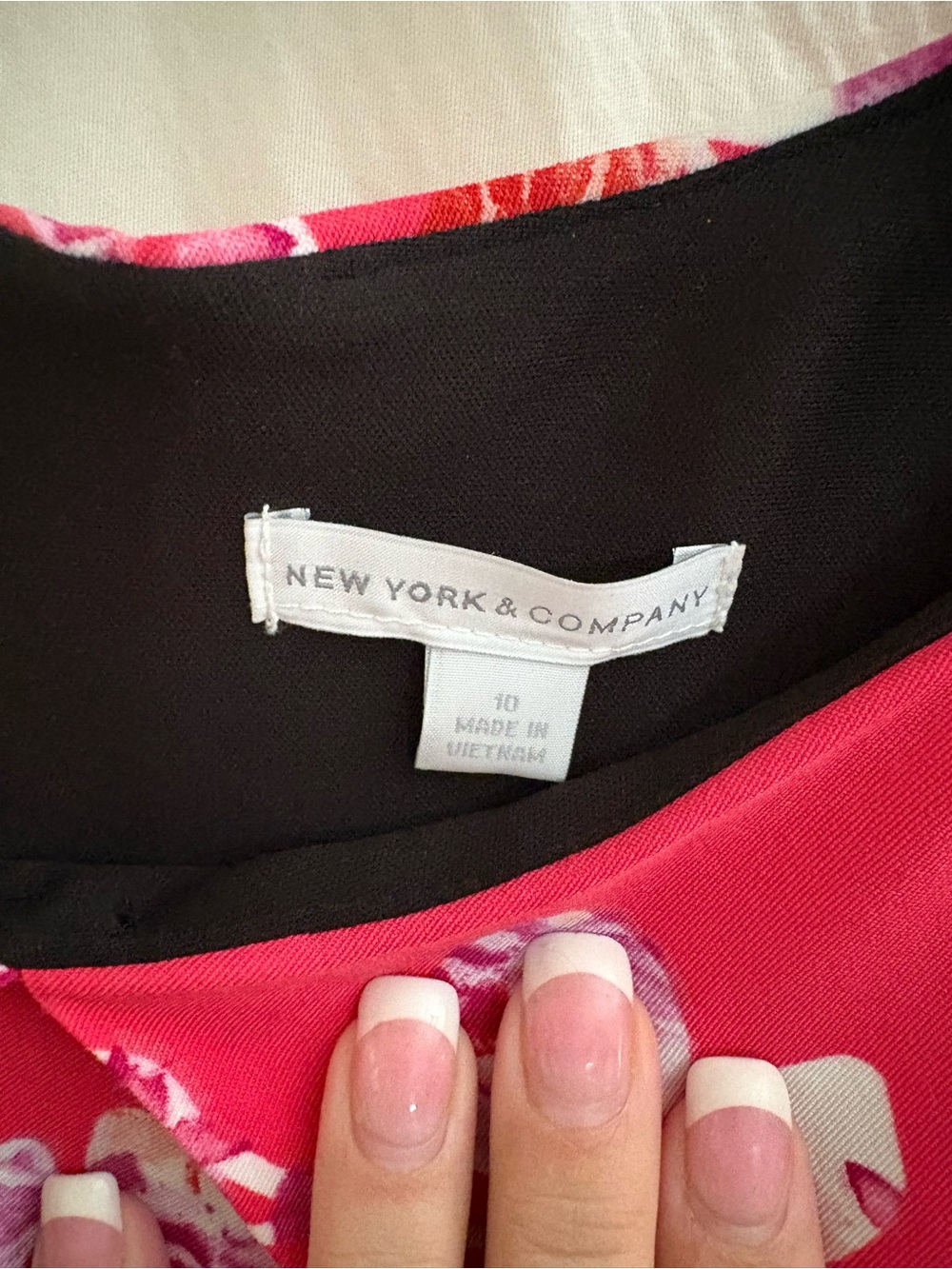 New York & Company Black Dress with Fuchsia Floral Print 10 NWT’s - Picture 7 of 9